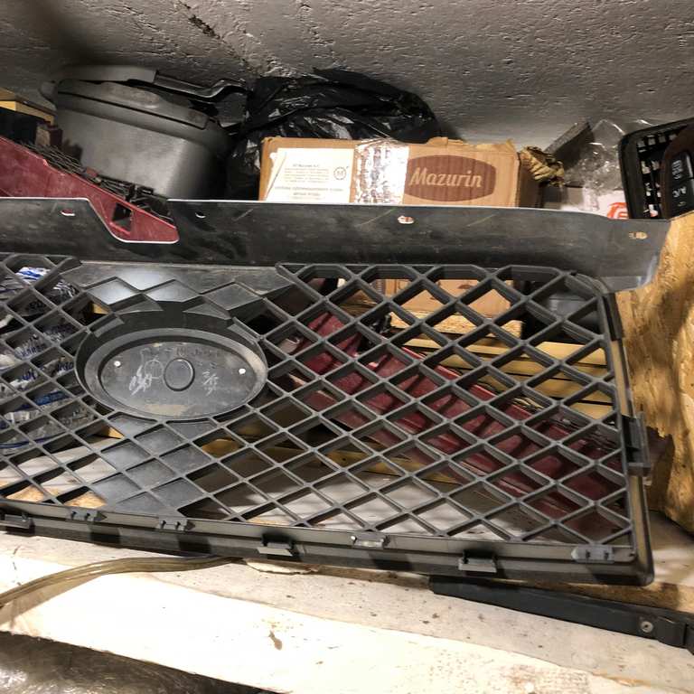 Subaru Forester front Grille SG5 2005 - Image 6