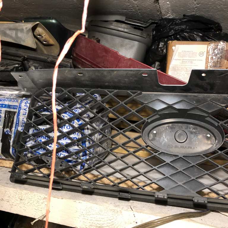 Subaru Forester front Grille SG5 2005 - Image 7